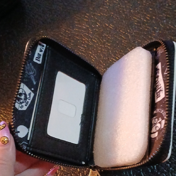 Loungefly White Disney Key & Card Holder - Picture 6 of 7